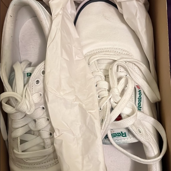 Reebok Shoes - Reebok size 8.5